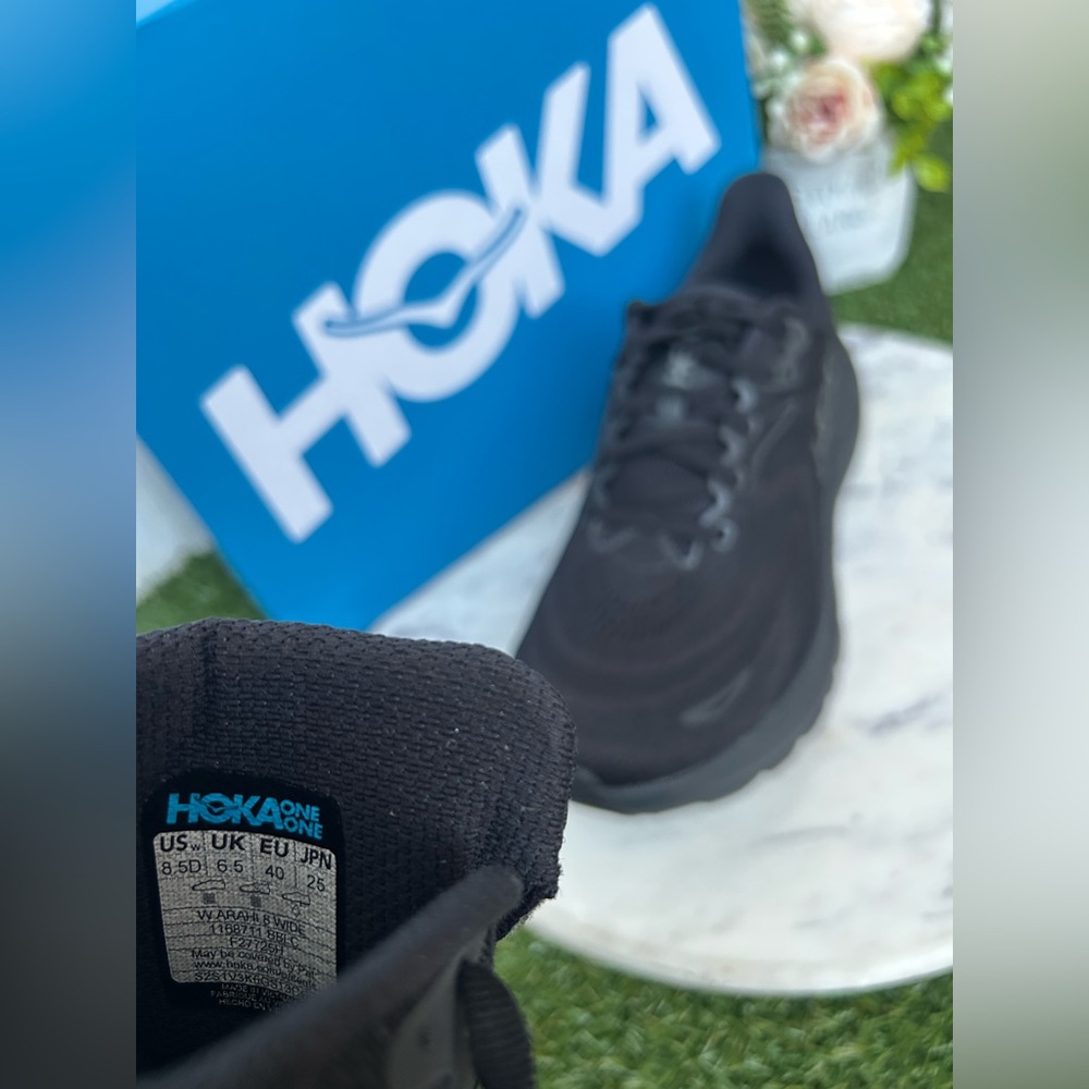 HOKA Arahi 8 women 
Best seller NEW Sz 8.5 D
COLOR: Black / Black - Picture 15 of 16